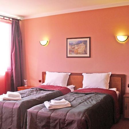 Family Hotel Balkana Gabrovo Chambre photo